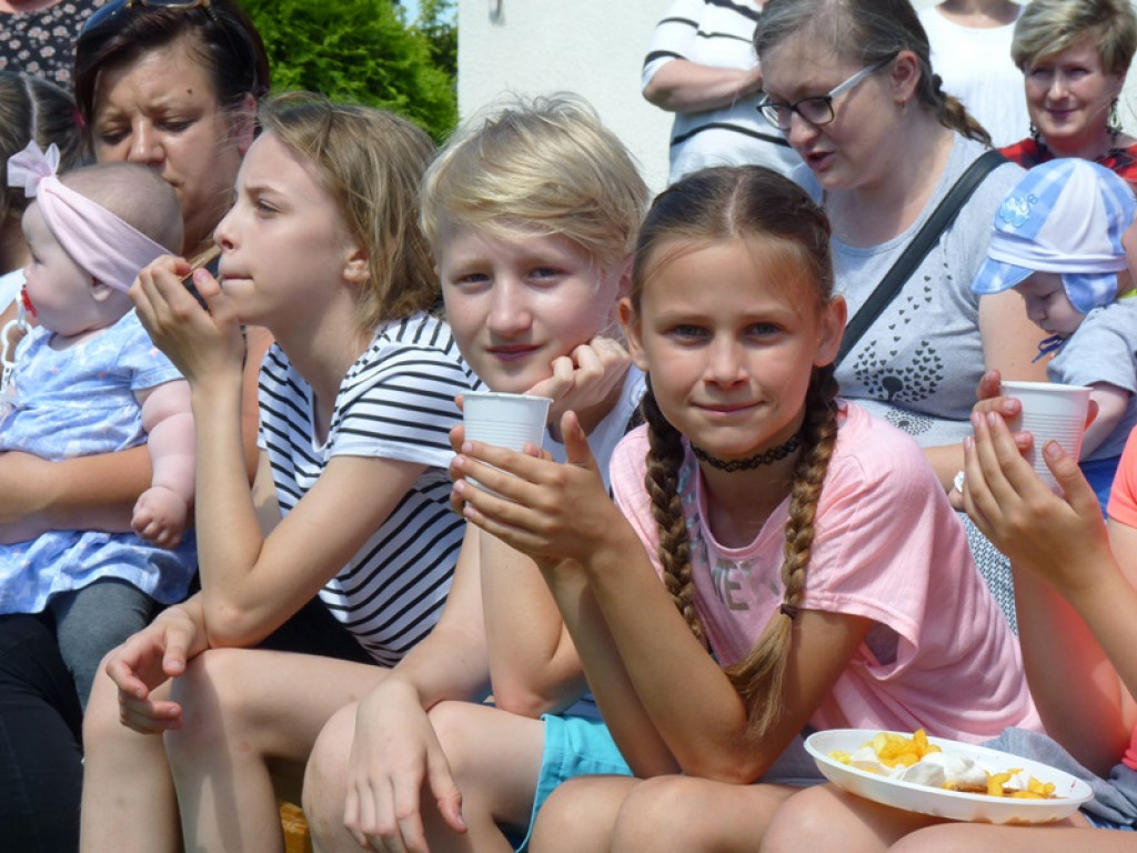 Piknik rodzinny przy szkole w Gągolinie