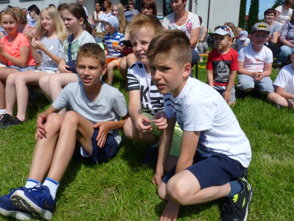 Piknik rodzinny przy szkole w Gągolinie