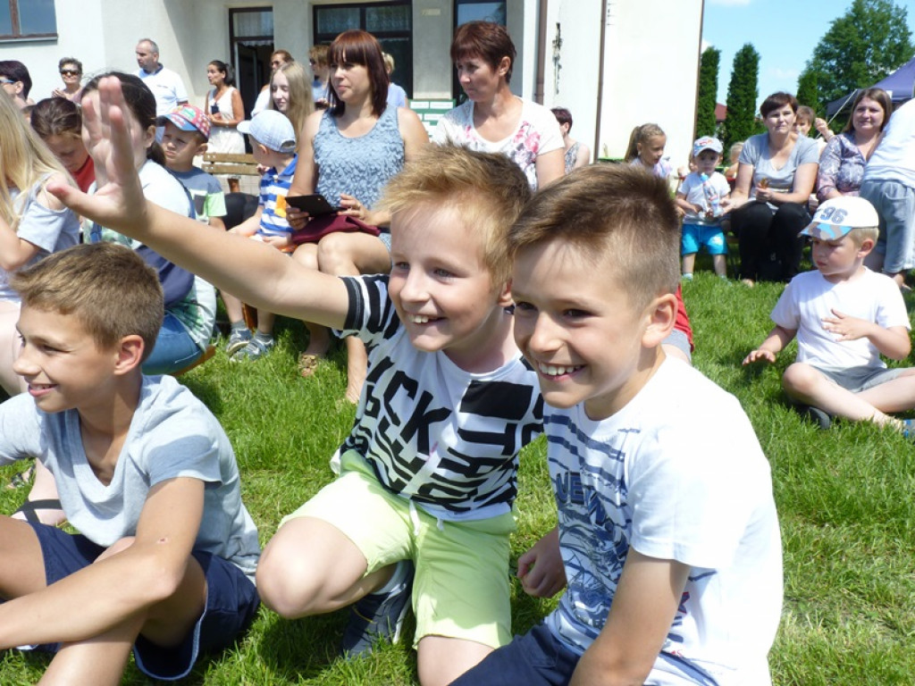 Piknik rodzinny przy szkole w Gągolinie
