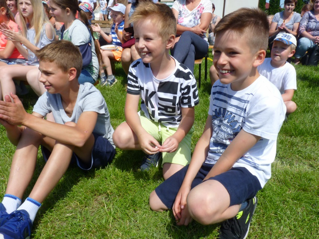 Piknik rodzinny przy szkole w Gągolinie