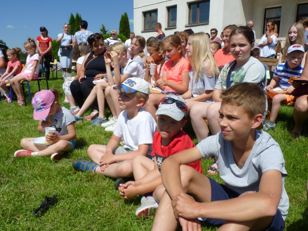 Piknik rodzinny przy szkole w Gągolinie