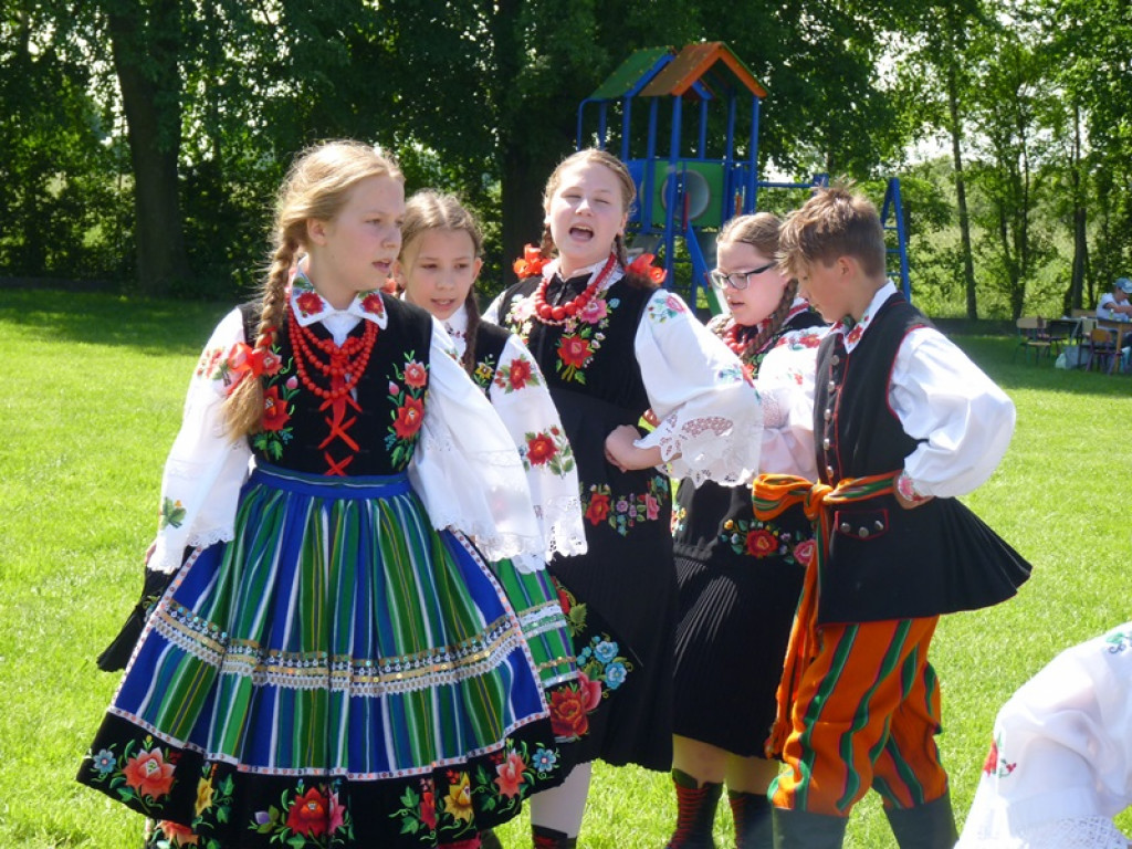 Piknik rodzinny przy szkole w Gągolinie