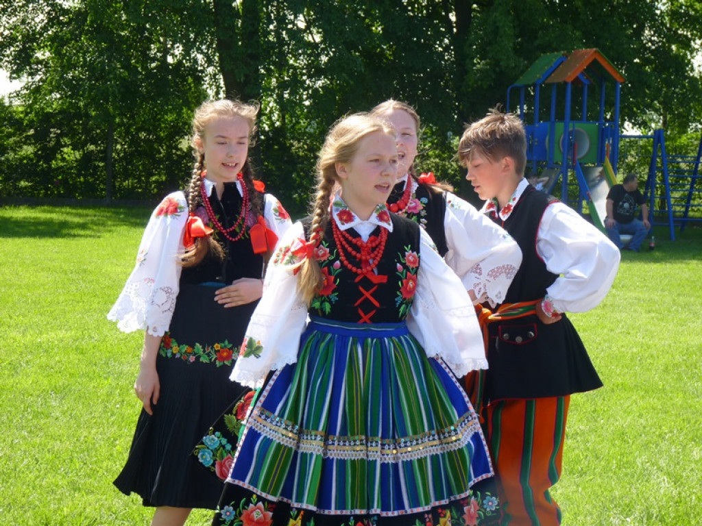 Piknik rodzinny przy szkole w Gągolinie