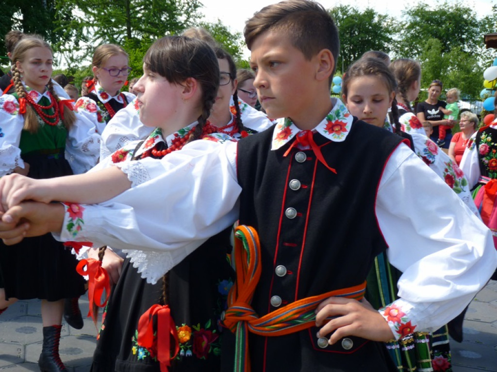 Piknik rodzinny przy szkole w Gągolinie