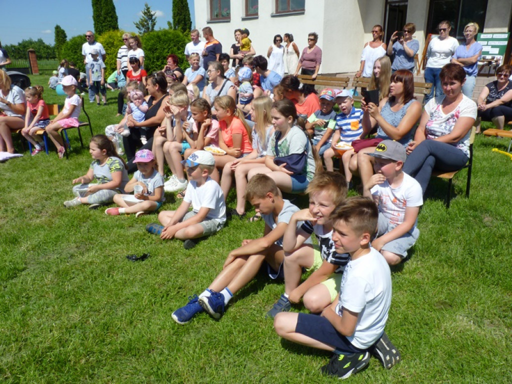 Piknik rodzinny przy szkole w Gągolinie