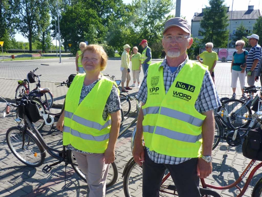 Seniorzy i młodzież już w drodze do Walewic