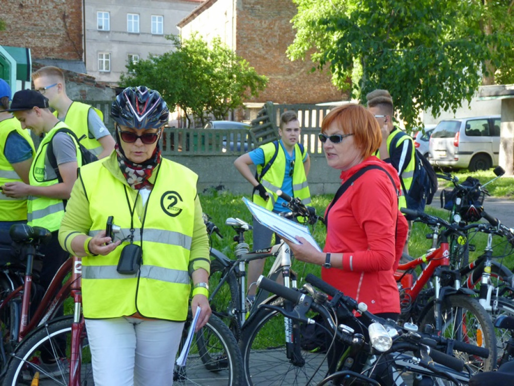Seniorzy i młodzież już w drodze do Walewic