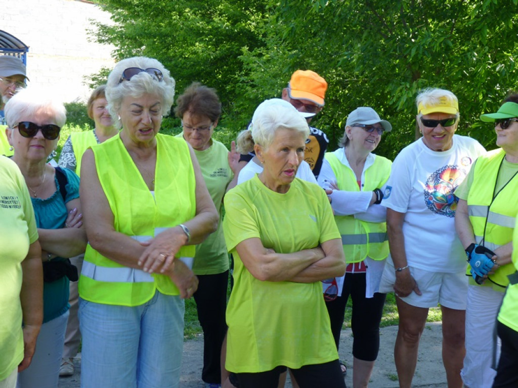 Seniorzy i młodzież już w drodze do Walewic