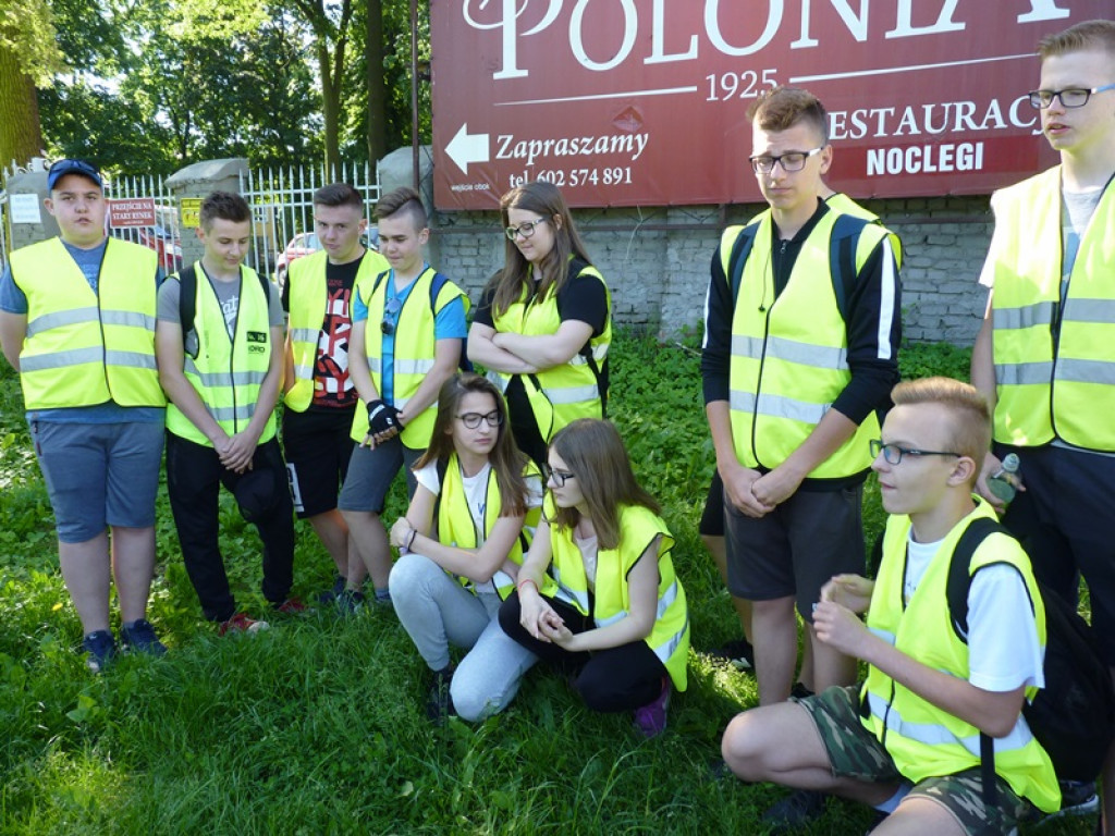 Seniorzy i młodzież już w drodze do Walewic