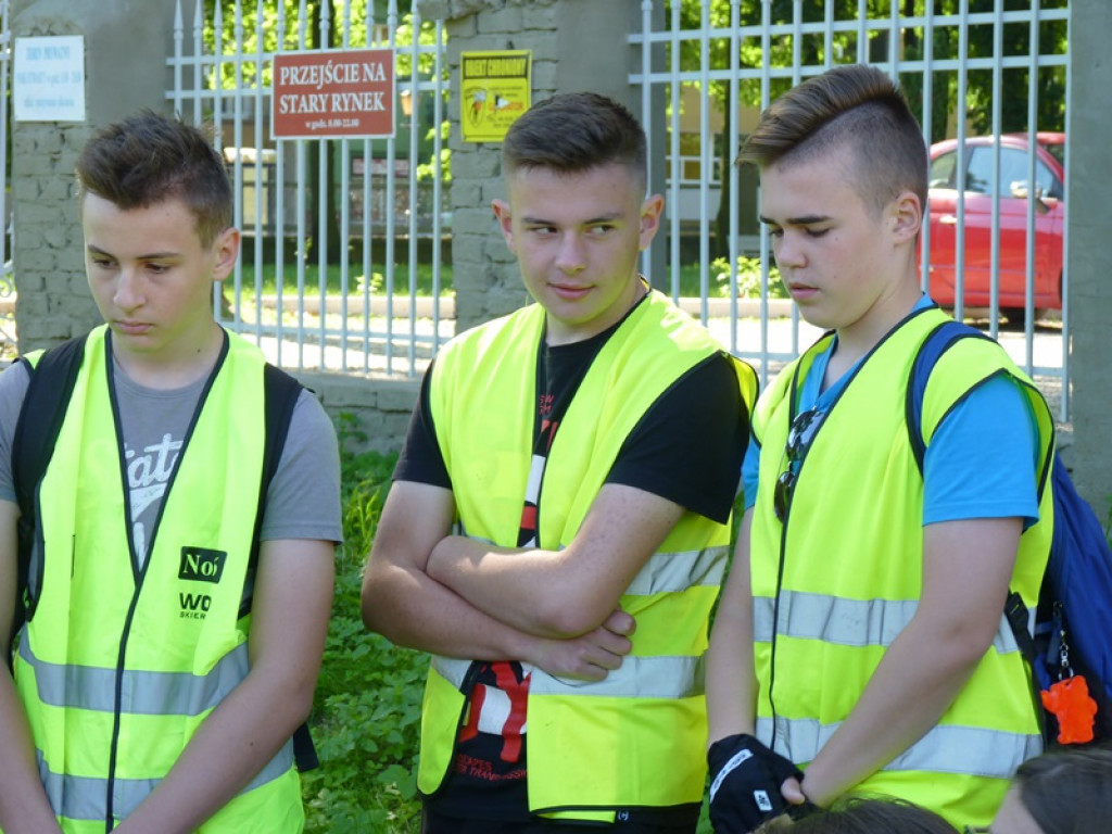Seniorzy i młodzież już w drodze do Walewic