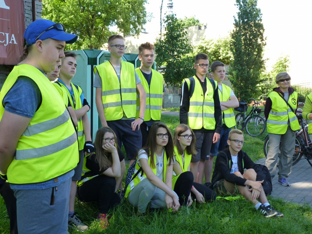 Seniorzy i młodzież już w drodze do Walewic