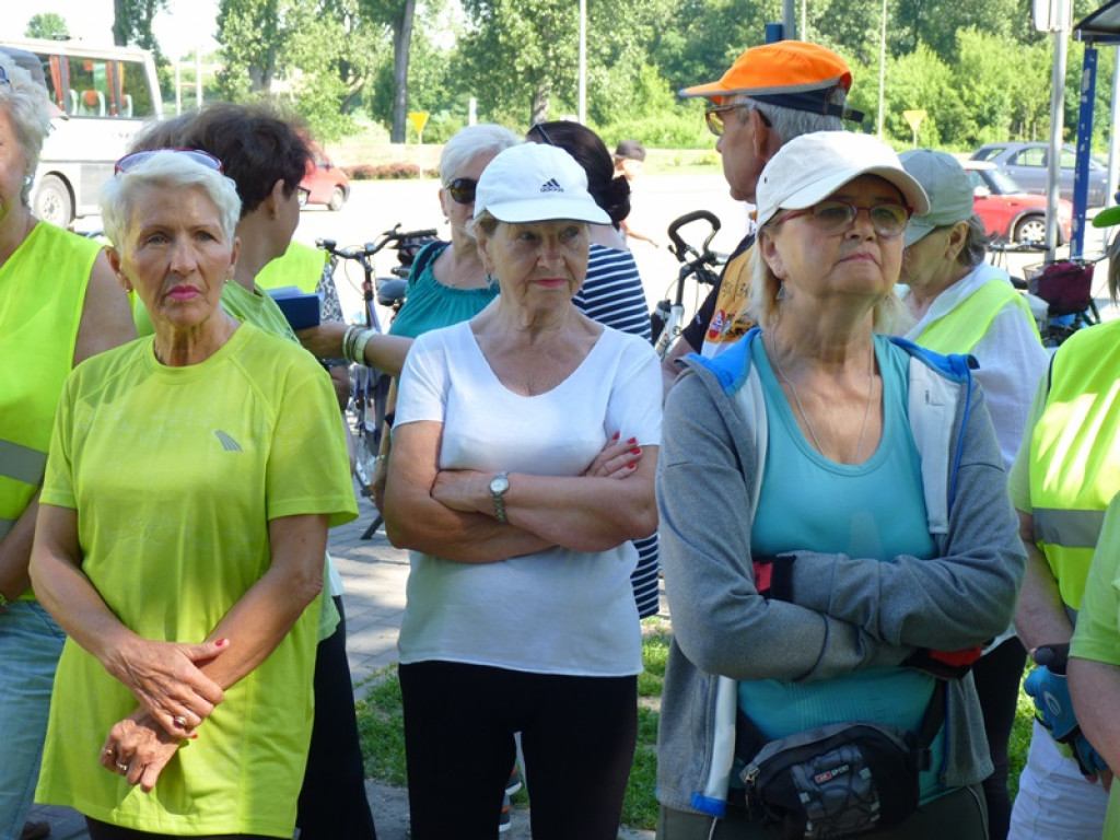 Seniorzy i młodzież już w drodze do Walewic