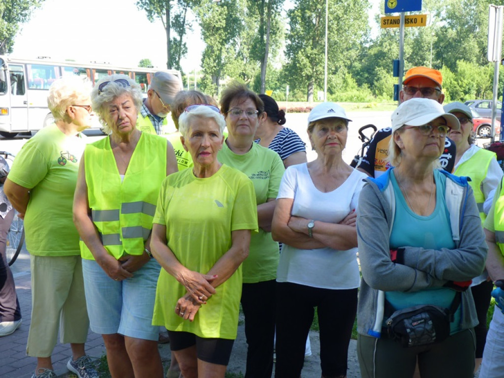 Seniorzy i młodzież już w drodze do Walewic