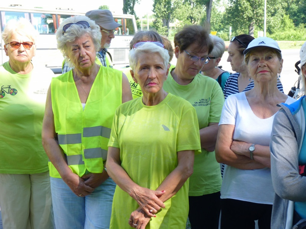 Seniorzy i młodzież już w drodze do Walewic