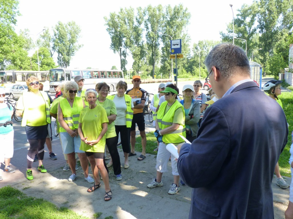 Seniorzy i młodzież już w drodze do Walewic