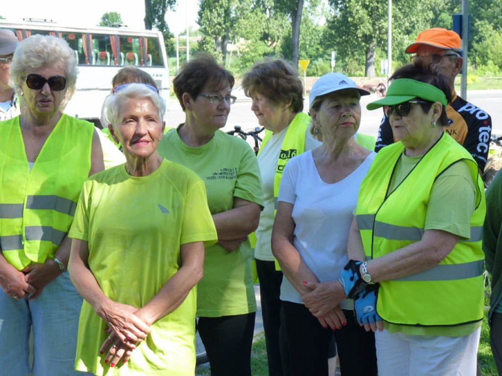 Seniorzy i młodzież już w drodze do Walewic