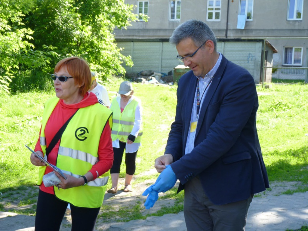 Seniorzy i młodzież już w drodze do Walewic