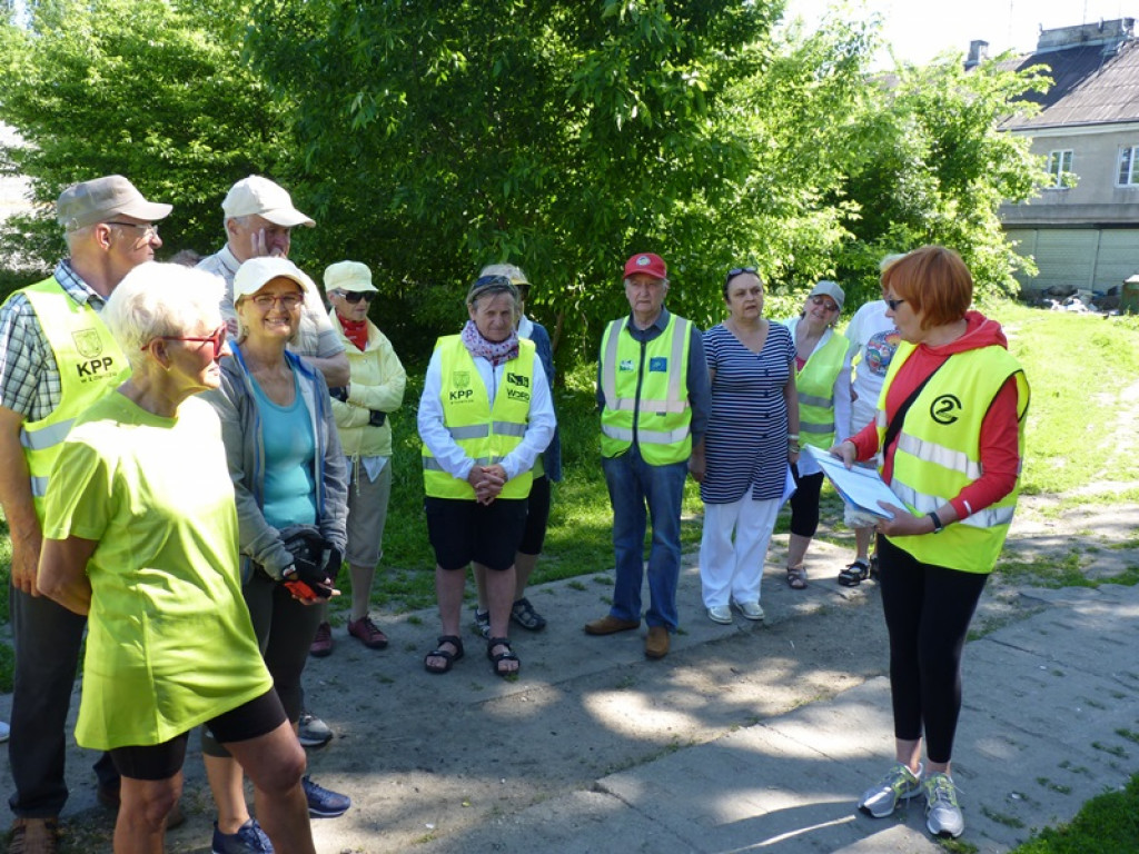Seniorzy i młodzież już w drodze do Walewic