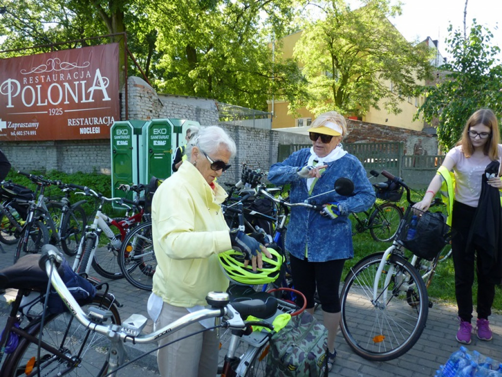 Seniorzy i młodzież już w drodze do Walewic