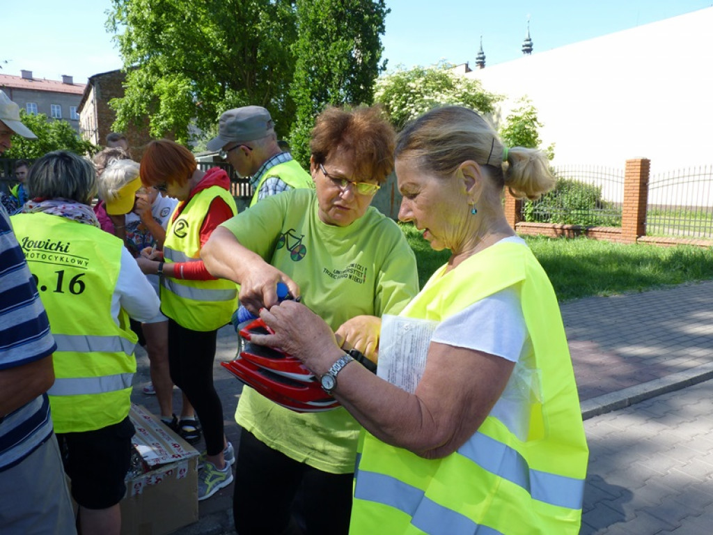 Seniorzy i młodzież już w drodze do Walewic