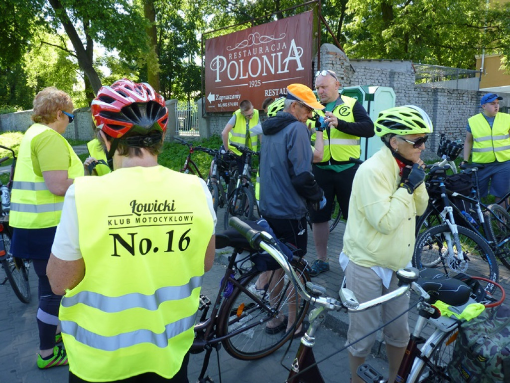 Seniorzy i młodzież już w drodze do Walewic
