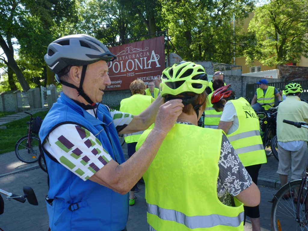 Seniorzy i młodzież już w drodze do Walewic