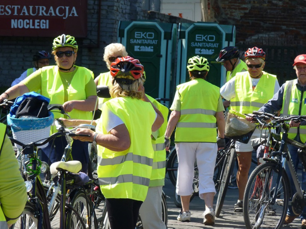 Seniorzy i młodzież już w drodze do Walewic