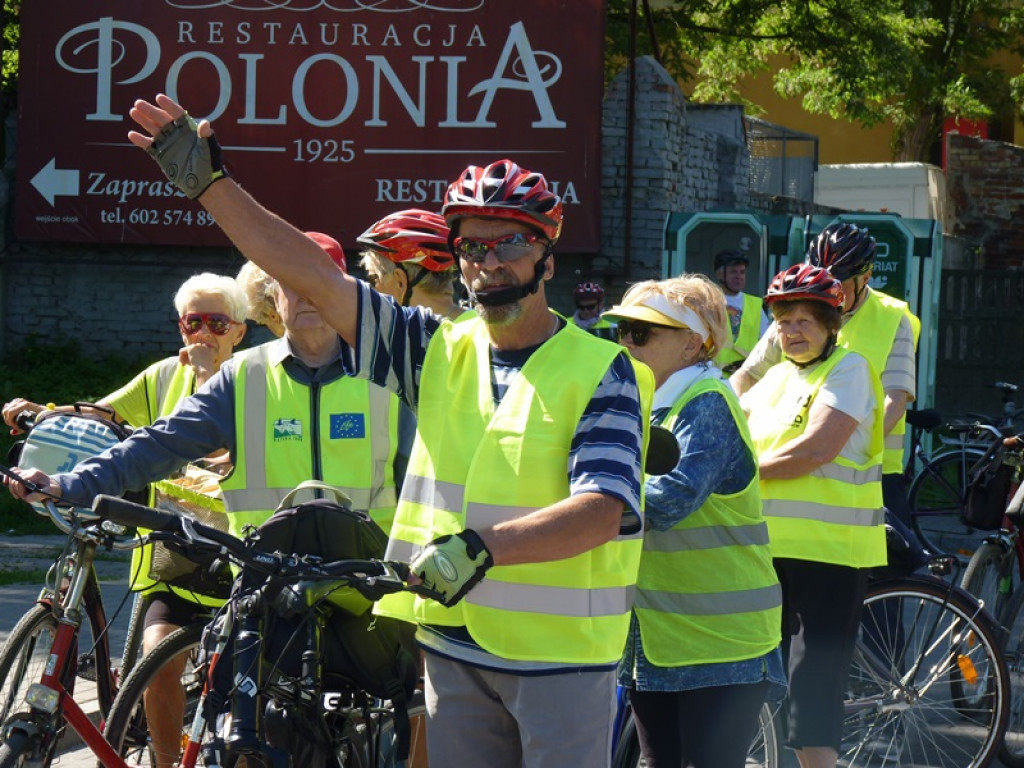Seniorzy i młodzież już w drodze do Walewic