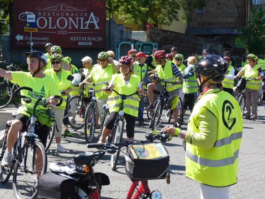 Seniorzy i młodzież już w drodze do Walewic
