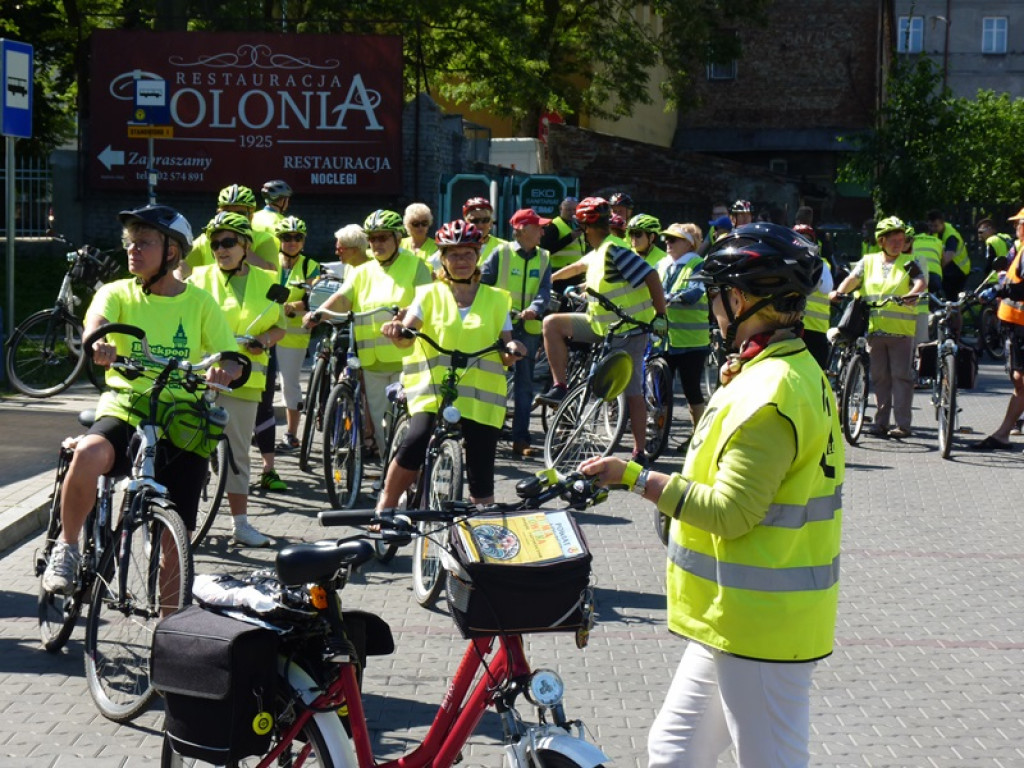 Seniorzy i młodzież już w drodze do Walewic