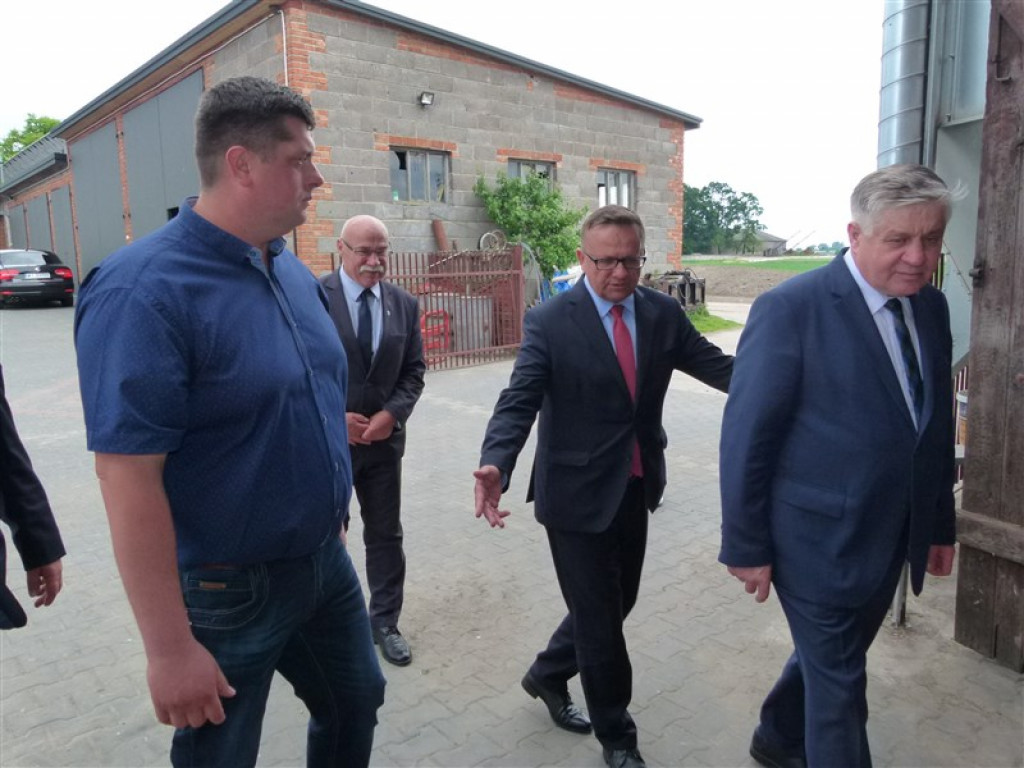 Minister rolnictwa spotkał się z rolnikami w Popowie Głowieńskim