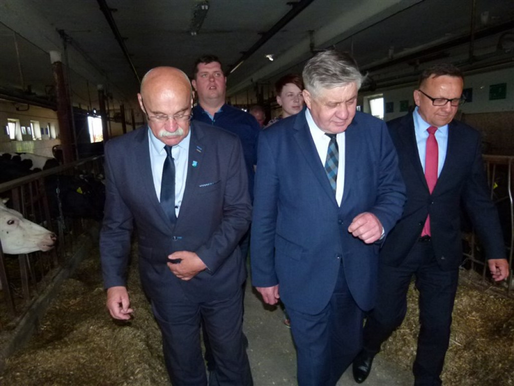 Minister rolnictwa spotkał się z rolnikami w Popowie Głowieńskim