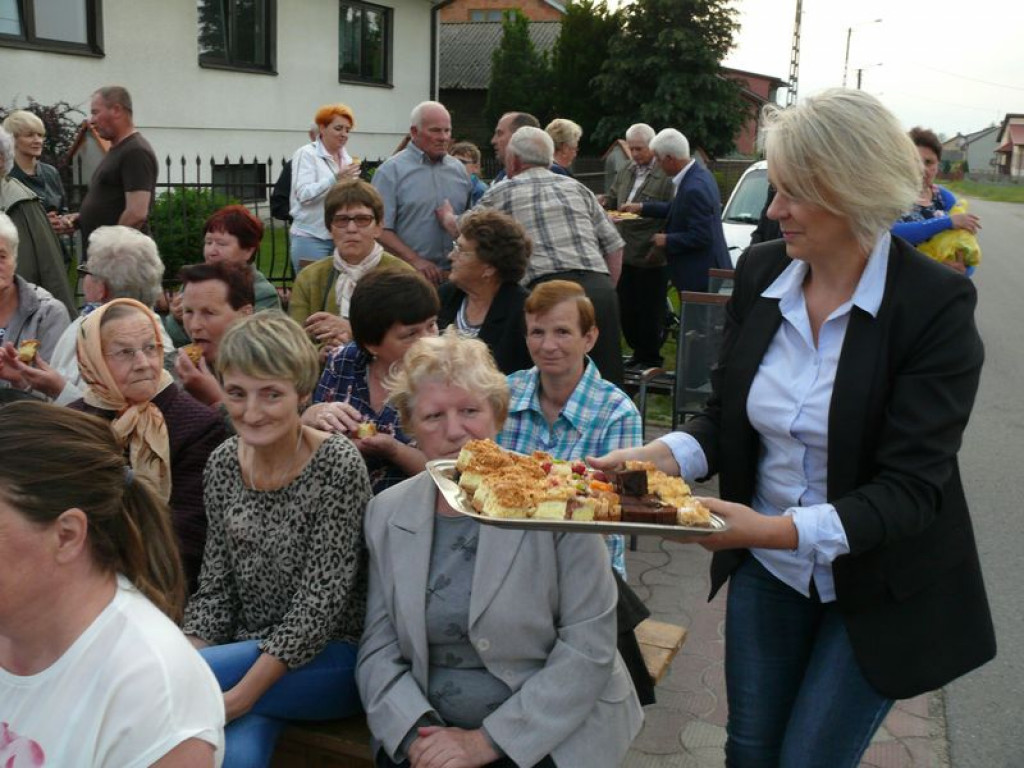 Spotkanie na Dzień Matki przy niezwykłej kapliczce