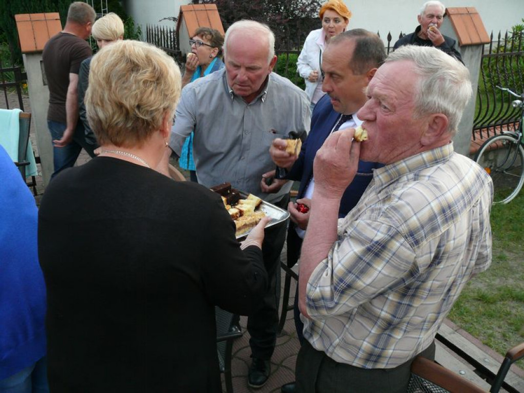 Spotkanie na Dzień Matki przy niezwykłej kapliczce