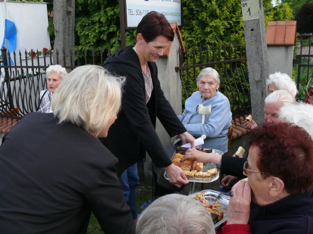 Spotkanie na Dzień Matki przy niezwykłej kapliczce