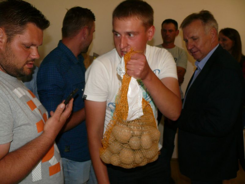 Z niemieckimi ziemniakami do ministra PiS