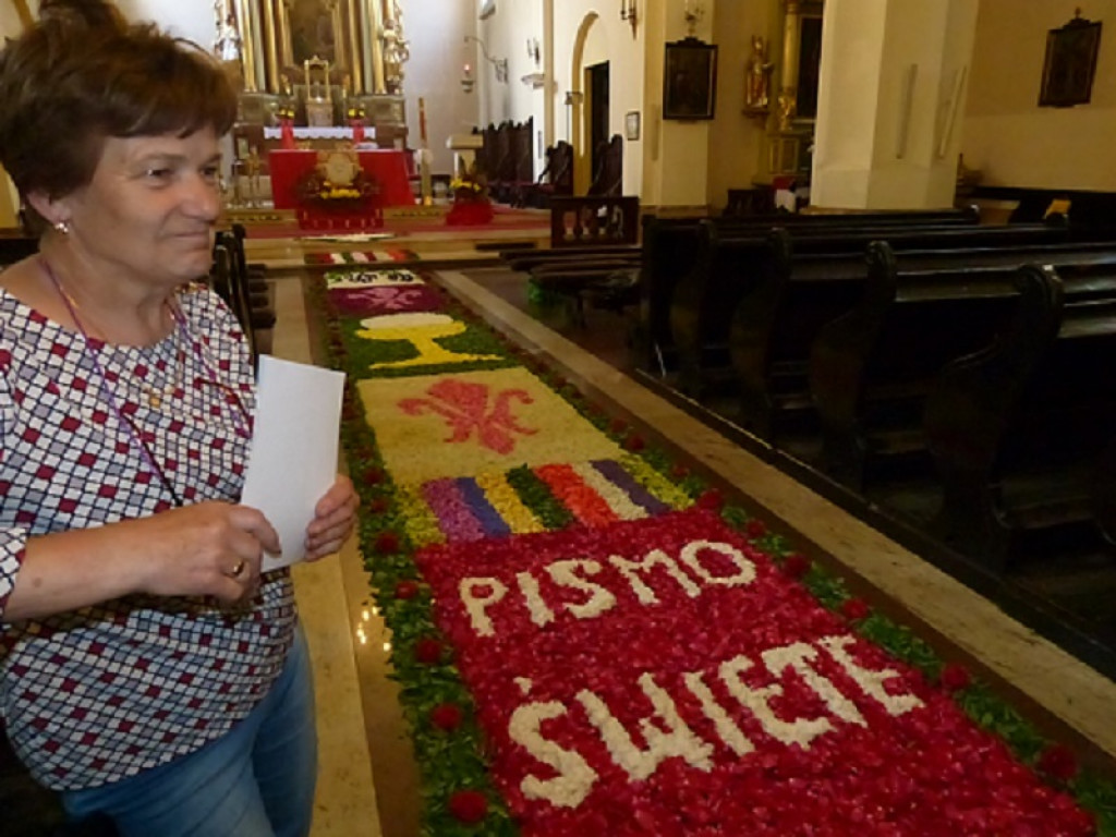 Kwiatowy dywan w Domaniewicach już gotowy