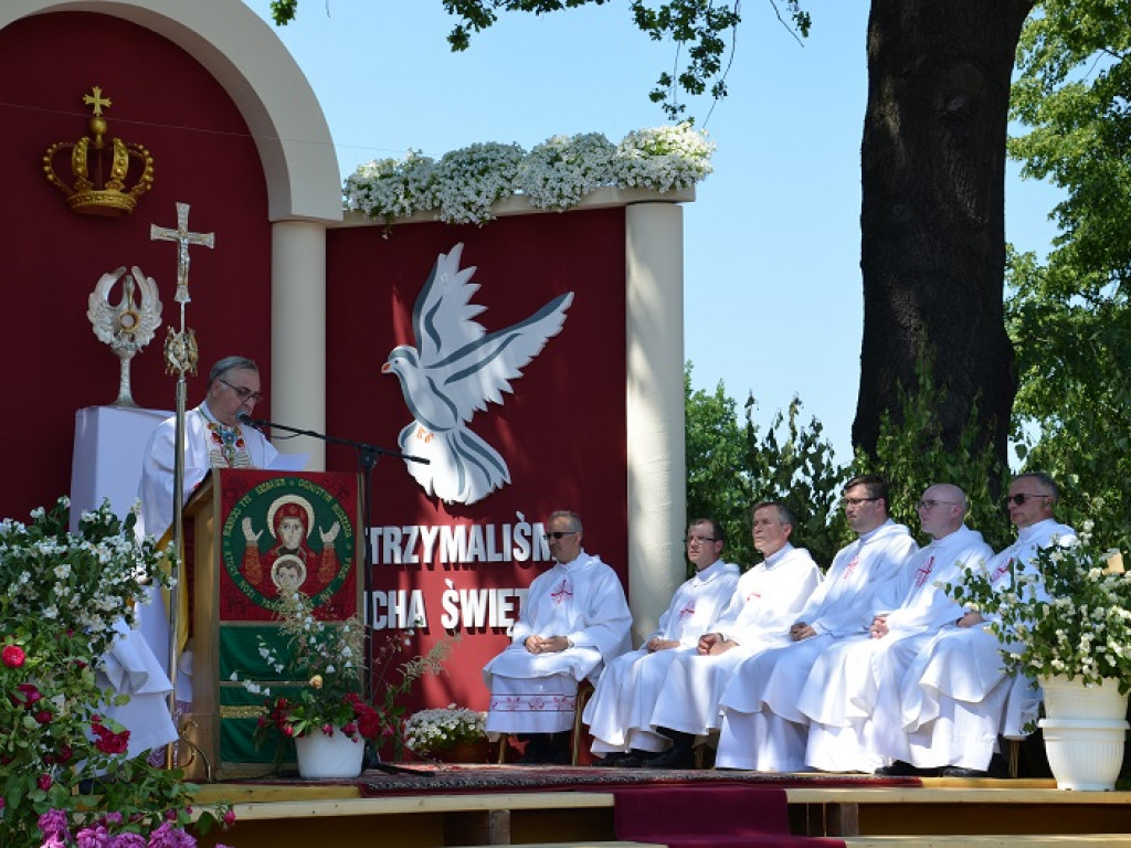Boże Ciało w Łowiczu: parasole były potrzebne, ale do ochrony przed słońcem