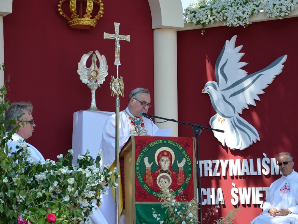 Boże Ciało w Łowiczu: parasole były potrzebne, ale do ochrony przed słońcem