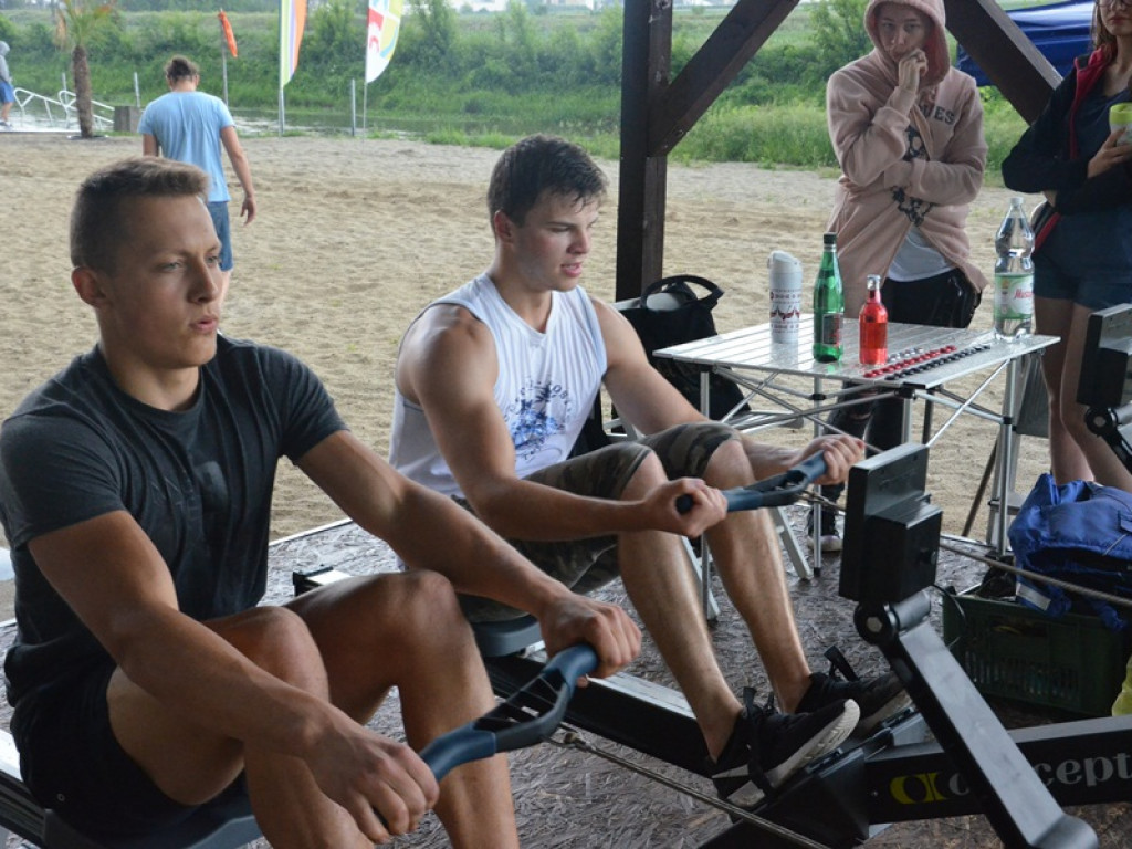 Udany Dzień Dziecka w Kajaku na plaży nad Bzurą