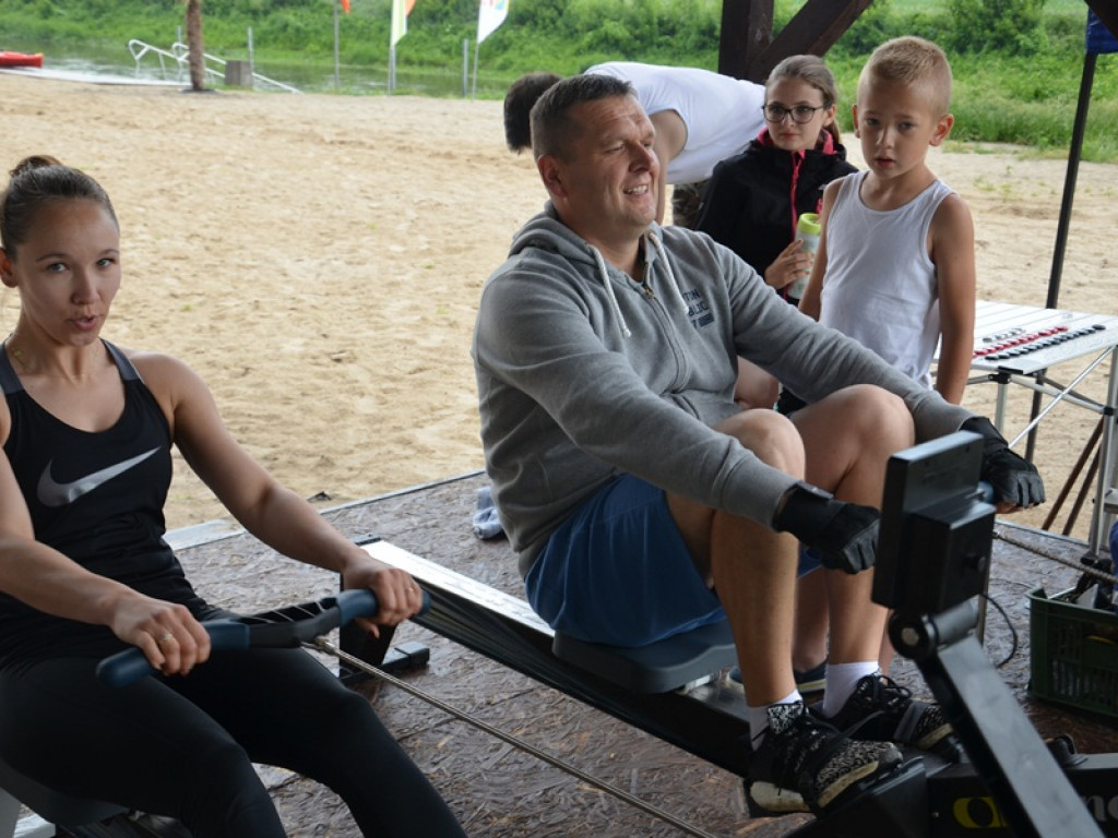 Udany Dzień Dziecka w Kajaku na plaży nad Bzurą