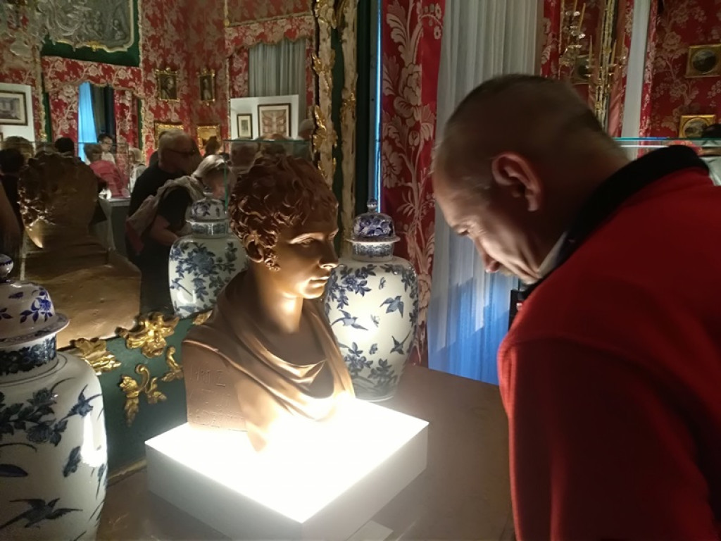 Radziwiłłowie udostępnili swoje rodzinne pamiątki zwiedzającym pałac w Nieborowie