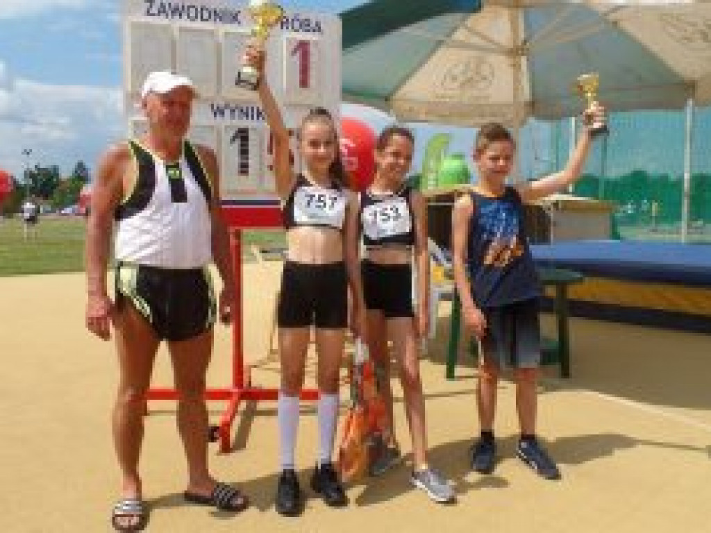 Sukcesy lekkoatletów UKS Błyskawica w Czwartkach