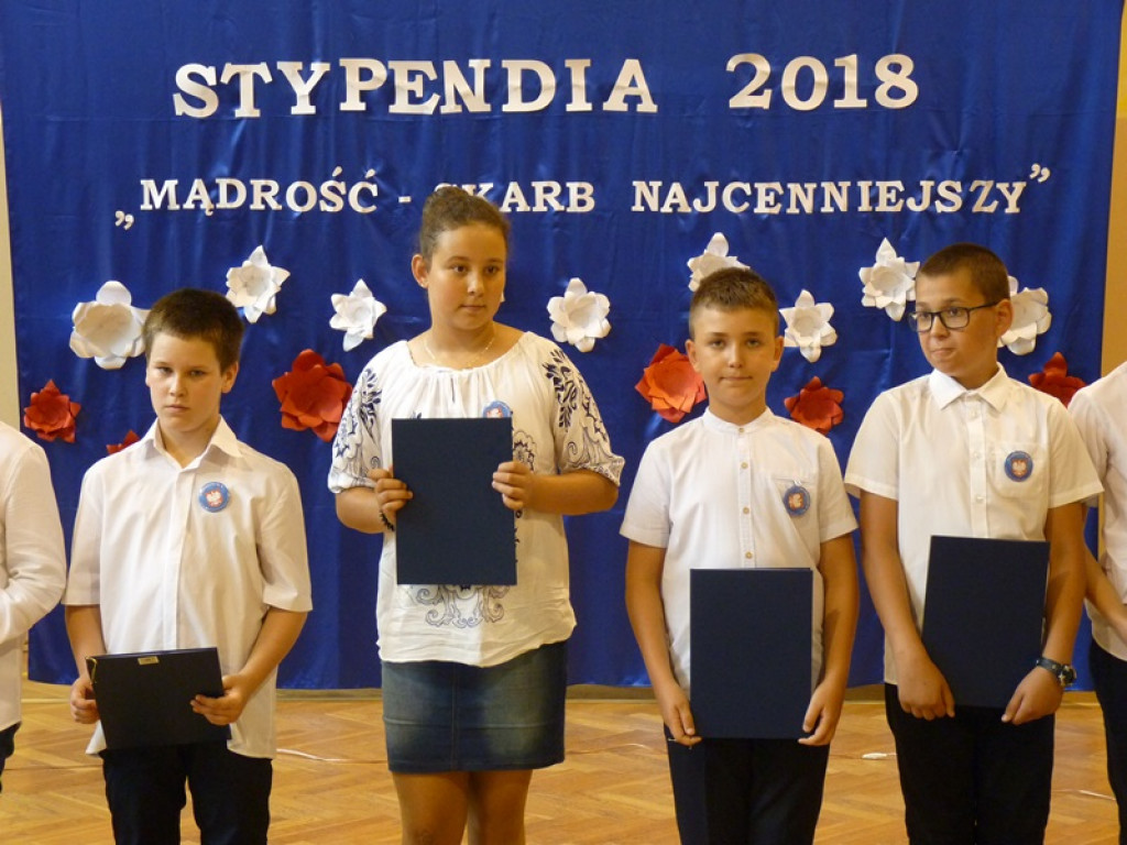 Rozdano stypendia dla uczniów z gminy Łowicz
