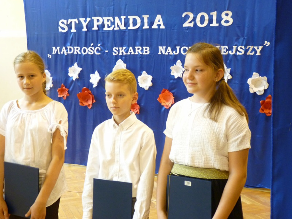Rozdano stypendia dla uczniów z gminy Łowicz