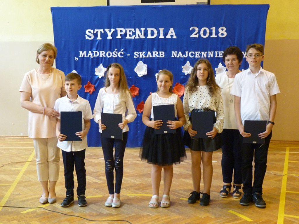 Rozdano stypendia dla uczniów z gminy Łowicz