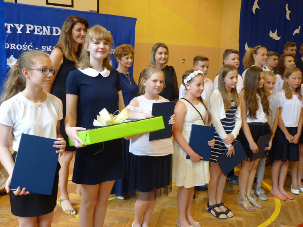 Rozdano stypendia dla uczniów z gminy Łowicz