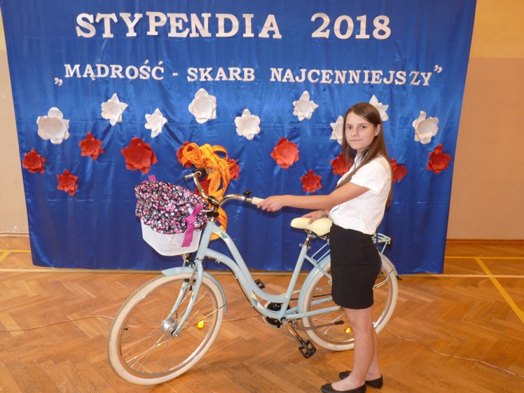 Rozdano stypendia dla uczniów z gminy Łowicz