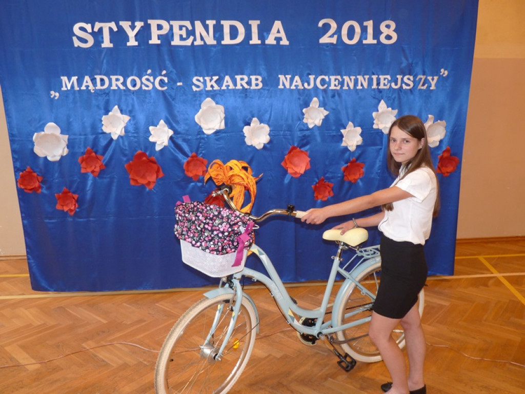 Rozdano stypendia dla uczniów z gminy Łowicz