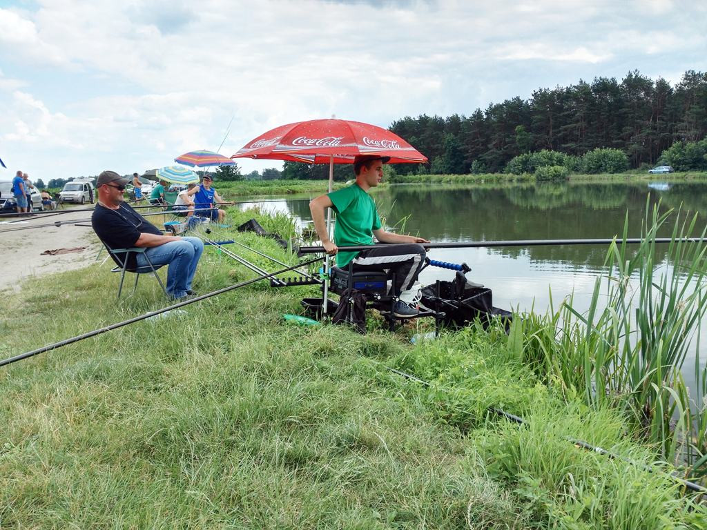 Kadeci i juniorzy wędkowali za lasem